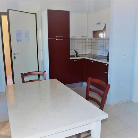 Case Vacanza La Pergola بيت للعطل *